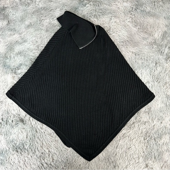 Micheal Kors Black Ribbed Knot Zip Shawl Poncho Women’s M - Picture 2 of 3